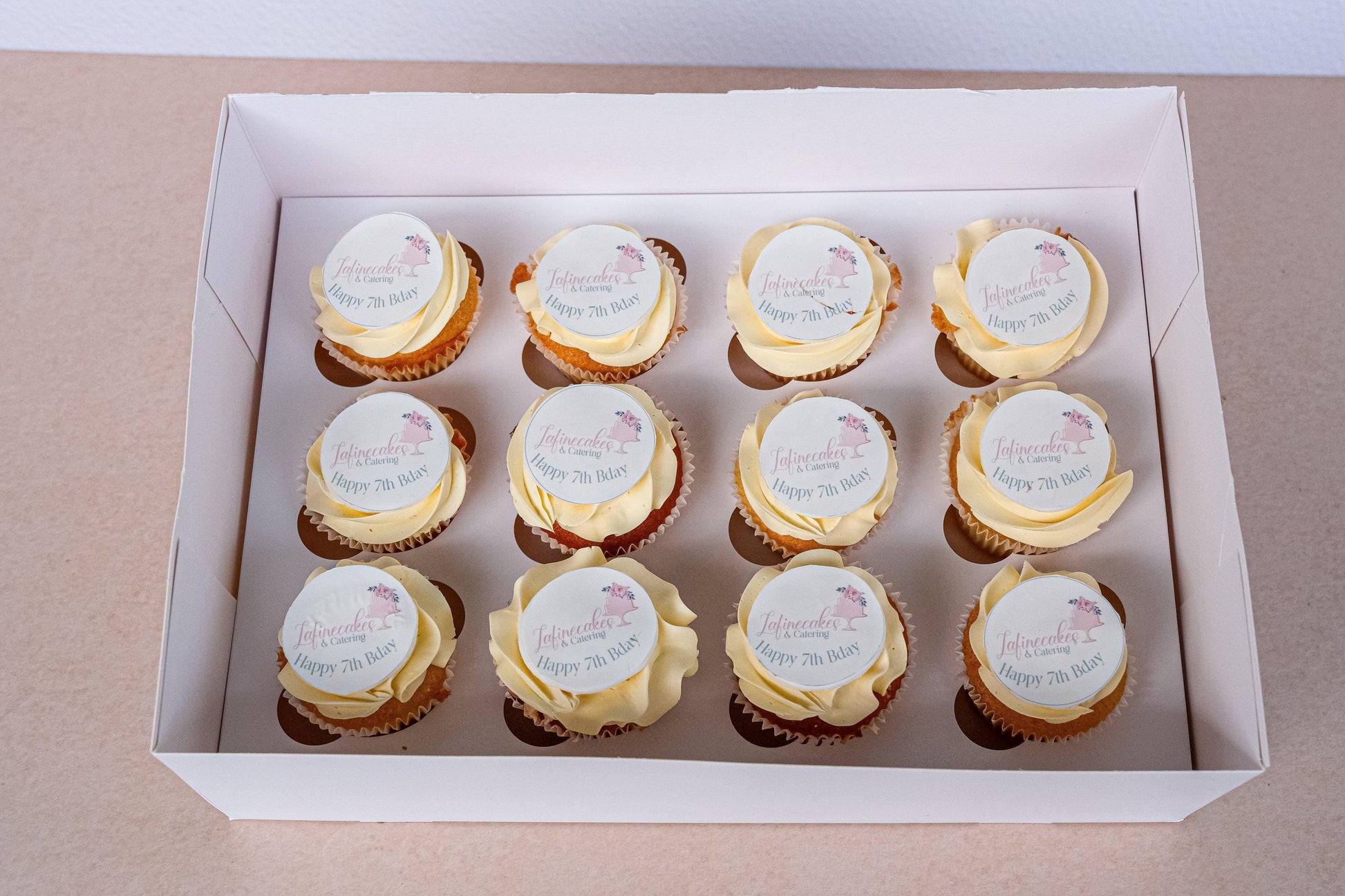 Corporate cupcake - La Fine Cakes