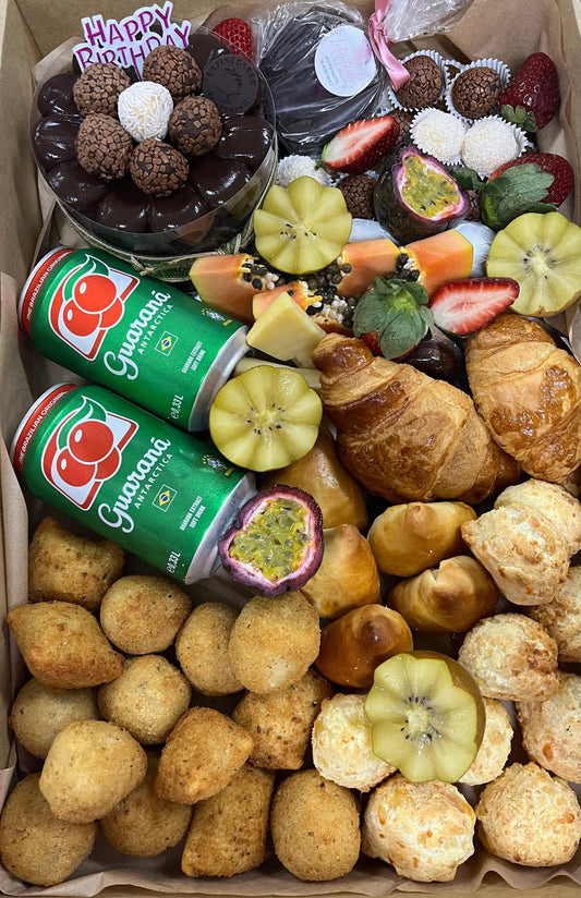 Picnic Box - La Fine Cakes