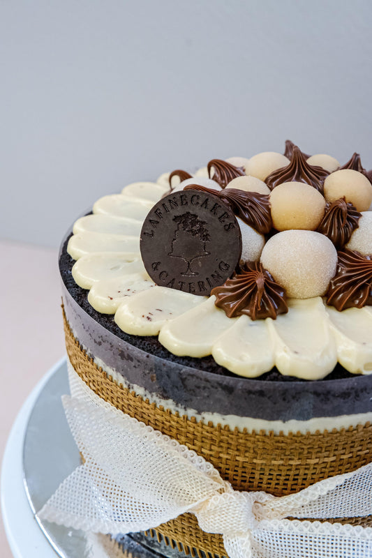 Mousse Milk Cream and Nutella Naked Cake - La Fine Cakes
