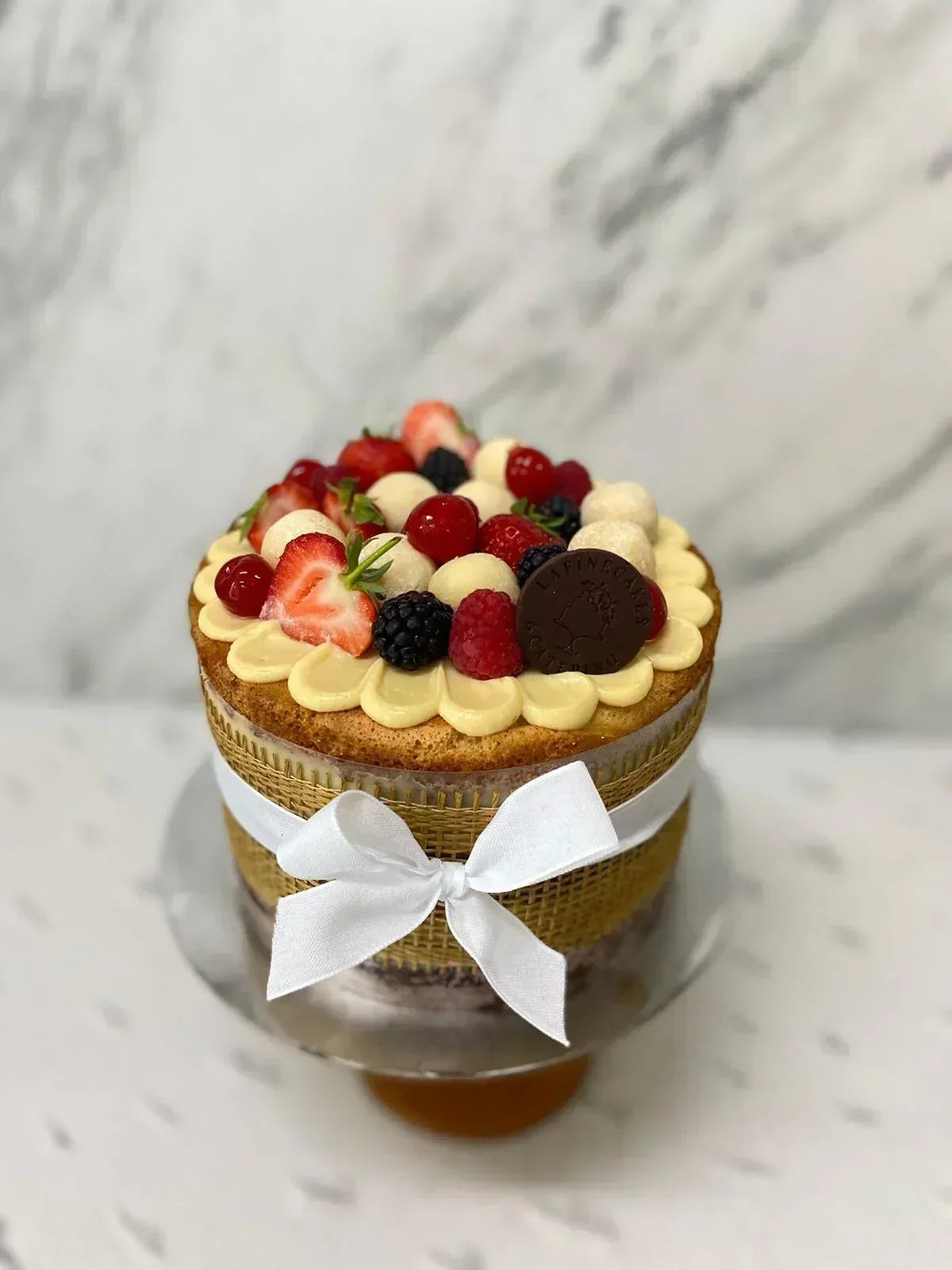 Mousse Milk Cream and Strawberries Cake - La Fine Cakes
