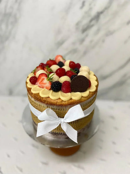 Mousse Milk Cream and Strawberries Cake - La Fine Cakes