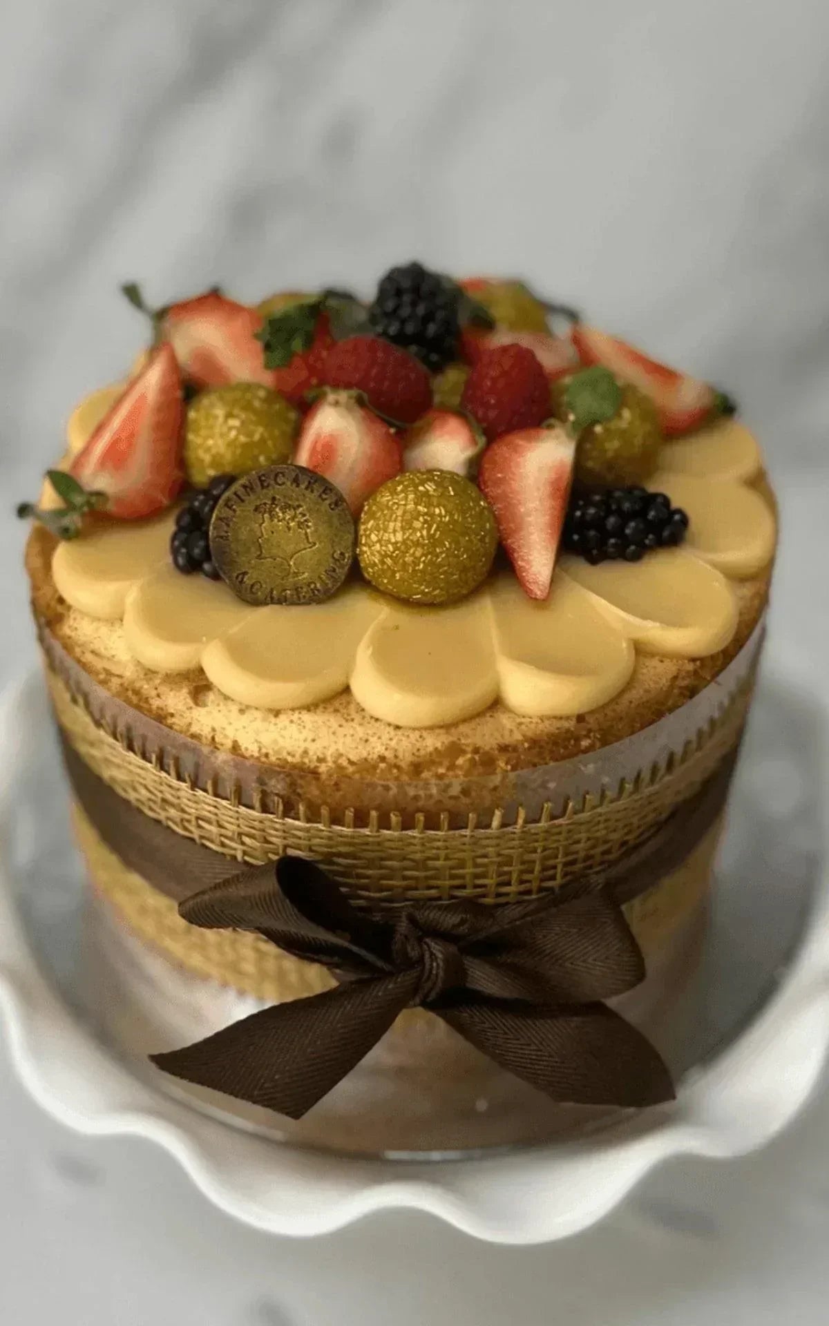 Mousse Milk Cream and Strawberries Cake - La Fine Cakes