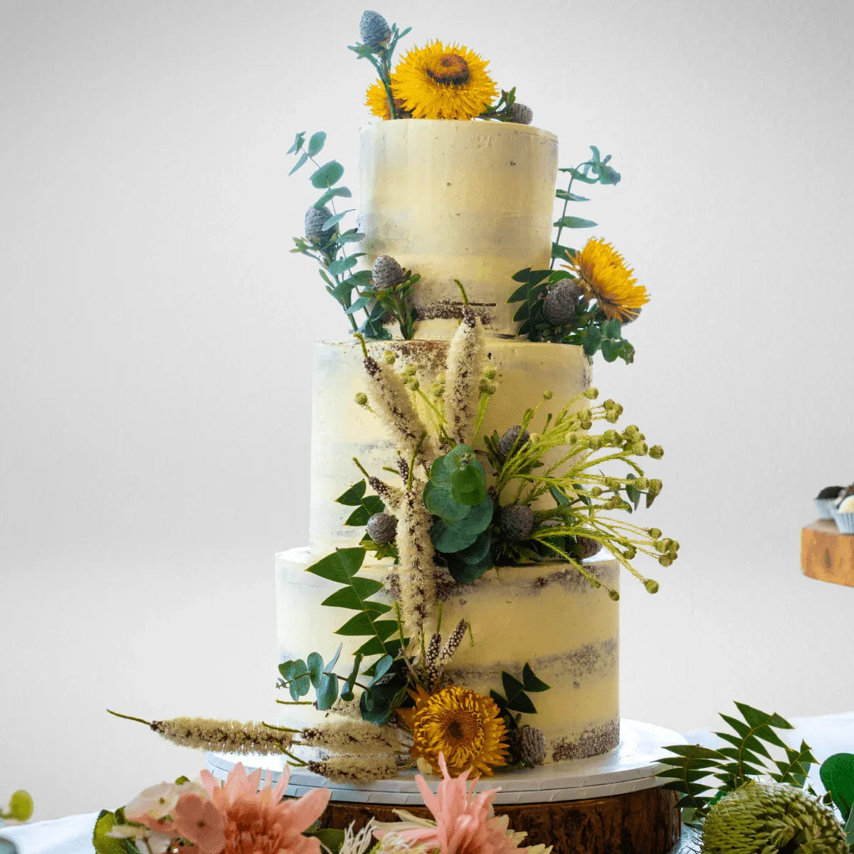 Timeless Elegance Cake - La Fine Cakes