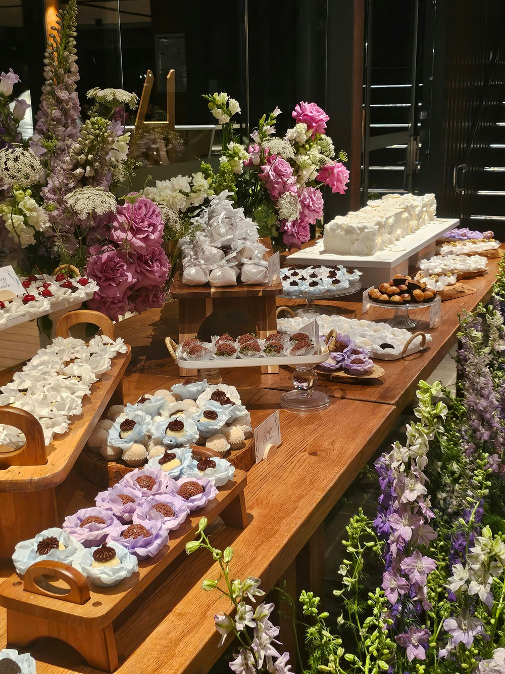 ELEGANT DESSERT TABLES
